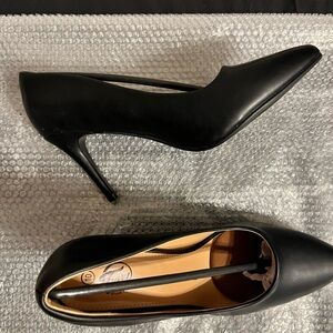 Trary Black Closed Toe Heels size 10 NEW IN BOX